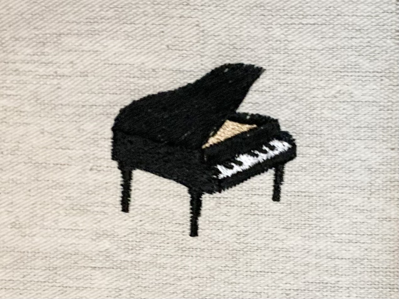 ピアノの刺繍