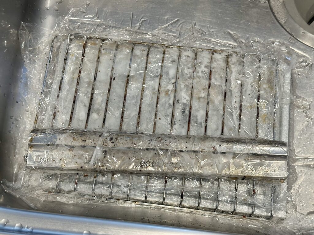 つけ置き中のパーツ