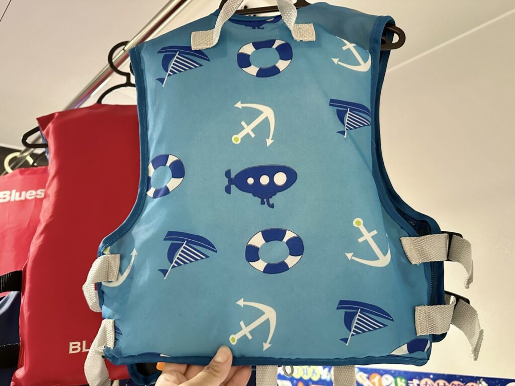 黒カビが落ちたライフジャケット