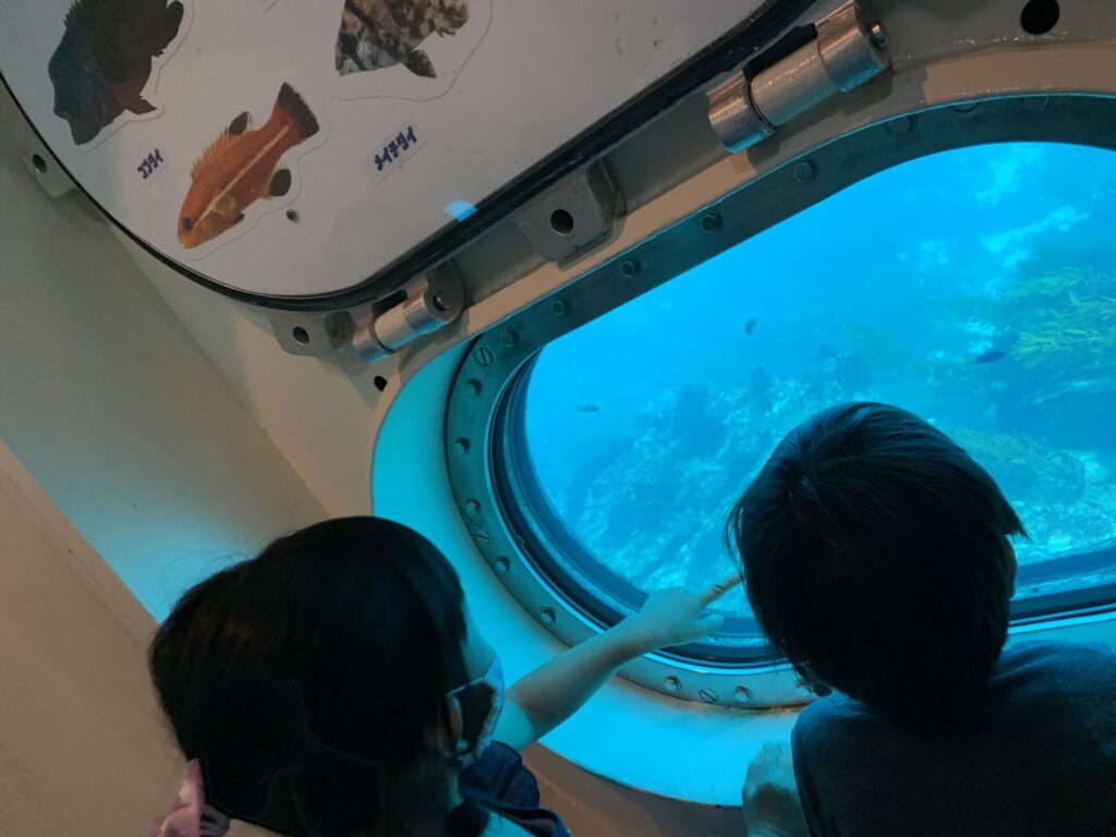 勝浦海中展望塔の室内
